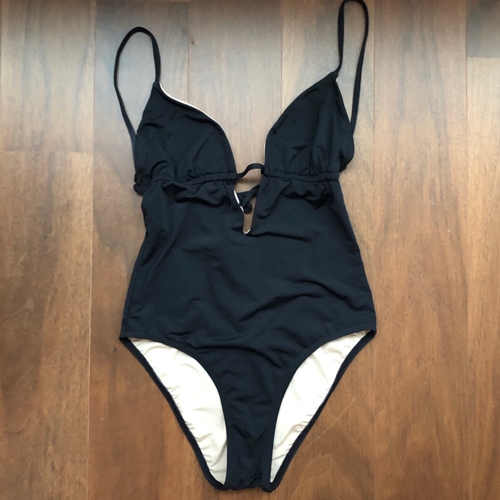 One piece Swimsuit - Picture 10 of 16